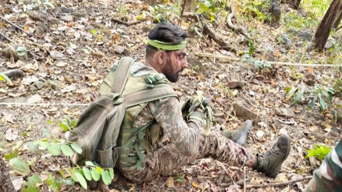 Dantewada IED Blast : CRPF जवान का पैर हुआ क्षतिग्रस्त